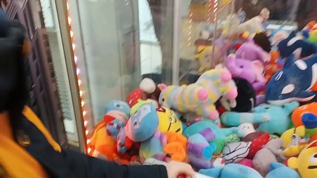 Играю в аппарат Хватайка