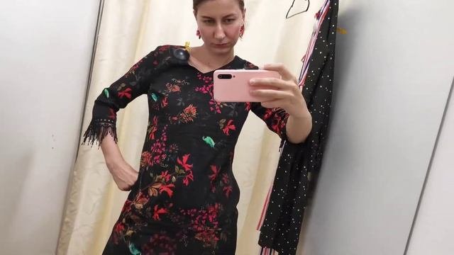 Примерила в секонде три очень красивых платья. Видео из примерочной