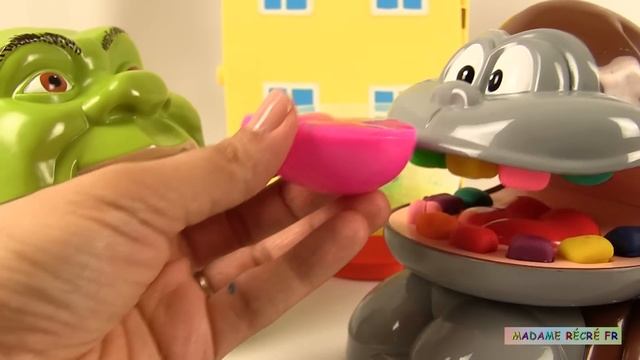 Shrek et le singe mangent des oeufs surprises slime смотреть онлайн