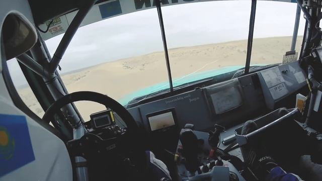 Silk Way Rally 2017. Day 14. Desert POV / Часть песчаноого спецучастка, вид из кабины смотреть онлайн