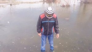 купание в лужи ЛОЛ))