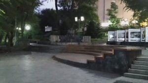Адмиральский сквер вечером.