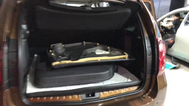 Установка вибро-шумоизоляции в двери Renault Duster. Обработка в три слоя, легкими материалами SGM.