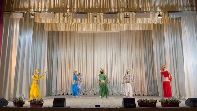 Ансамбль Сар Герел, группа Созвездие, смешанная, этнический танец "Рождение Тары" г. Элиста смотреть онлайн