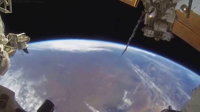 Астронавт - МКС- космос- Земля- NASA смотреть онлайн