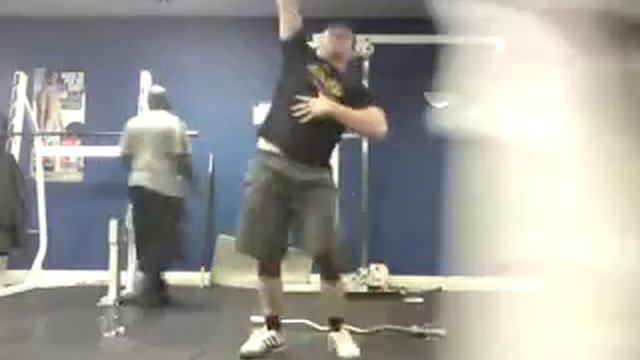 140 lb one arm snatch.MP4 смотреть онлайн