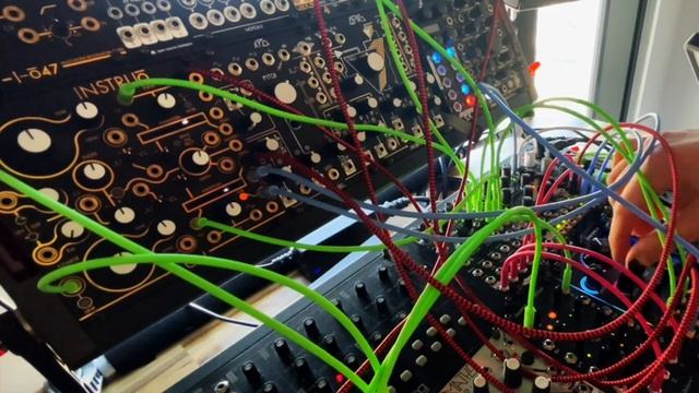 Noisy Drone with Instruo Cs-L and Winterbloom Neptune смотреть онлайн