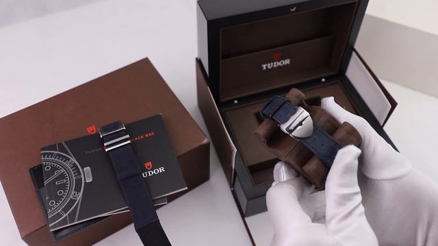 Tudor Black Bay 79220B on Leather Review смотреть онлайн
