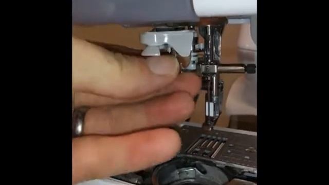 Installing a New Baby Lock or Brother Needle Threader смотреть онлайн