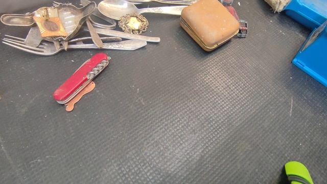 Опять нашел серебро и часы из Швейцарии. смотреть онлайн