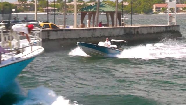 BOAT LOSES ENGINE AND HEADS TOWARDS THE WALL !! | HAULOVER INLET | WAVY BOATS смотреть онлайн