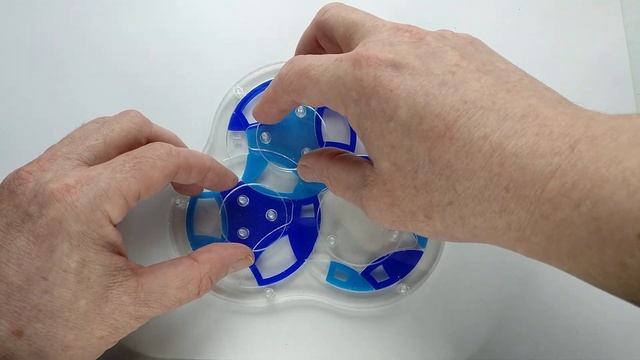 Shaula -  intersecting circles puzzle смотреть онлайн