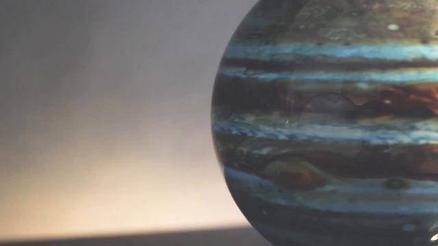 MOVA Globes - A Rotating Solar System Powered By Light смотреть онлайн