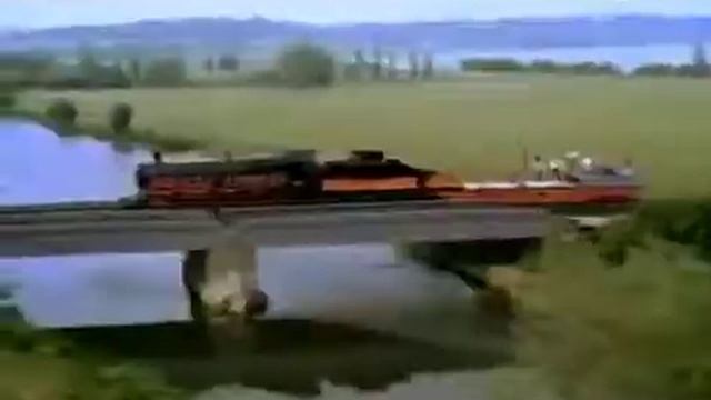 Breakthru by Queen, but only E смотреть онлайн