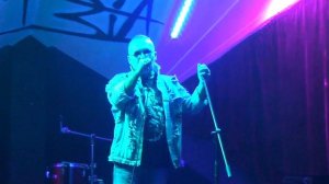 Красная плесень - Слева молот