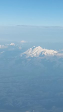 Виднеется Эльбрус! Первый час полёта!