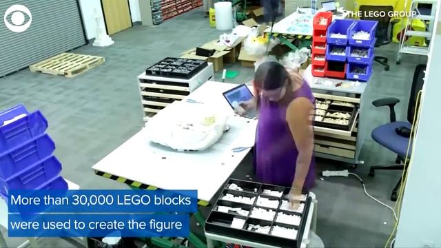 WEB EXTRA: LEGO Spacesuit Model смотреть онлайн