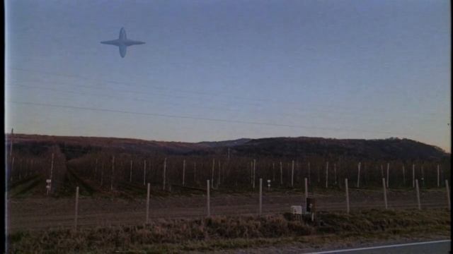 черное пятно в небе ОТ НЛО ЗАКРЫЛО НЕБО СТРАШНО !!! смотреть онлайн