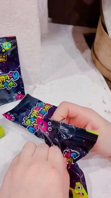 WOW 🤩 Ручные пришельцы! А мы в отеле космос не можем их открыть! #shorts смотреть онлайн