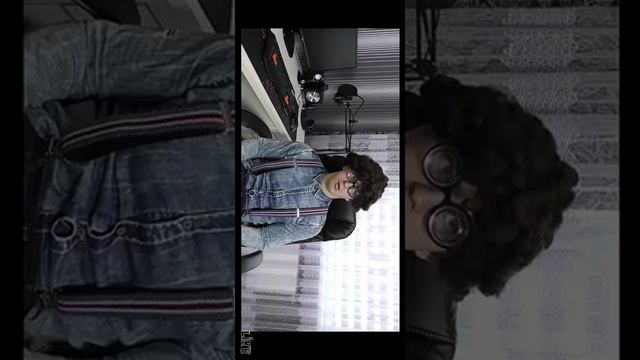 Посмотрел короче говоря сумасшедший двойник брата #очкастый красавчик