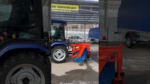 Трактор Kubota Farmtrac 26 с кабиной и фронтальным погрузчиком