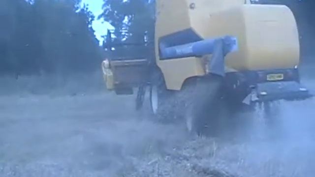 New Holland CSX7080 combine смотреть онлайн