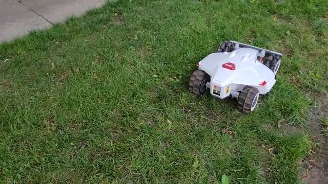 Luba 3000 robotic lawn mower, best one yet? смотреть онлайн