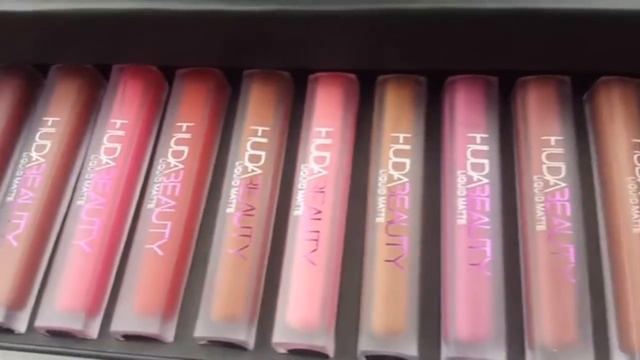 Жидкие помады HudaBeauty (набор 16 шт.) смотреть онлайн