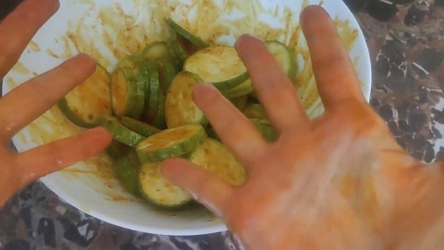 SQUASHES AND CHAMPIGNONS IN DEHYDRATOR/КАБАЧКИ ТА ПЕЧЕРИЦІ У ДЕГІДРАТОРІ