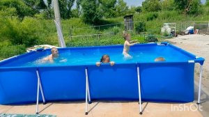 КУПАЮСЬ В  БАССЕЙНЕ