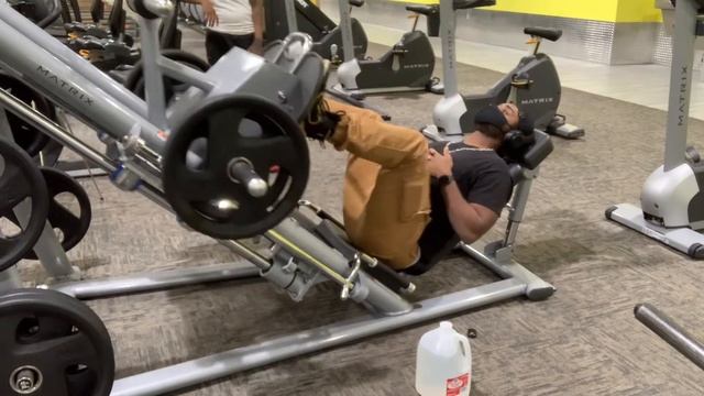 Set 2-50 Reps Leg Press 160 Pounds Next Level Fitness and Training смотреть онлайн
