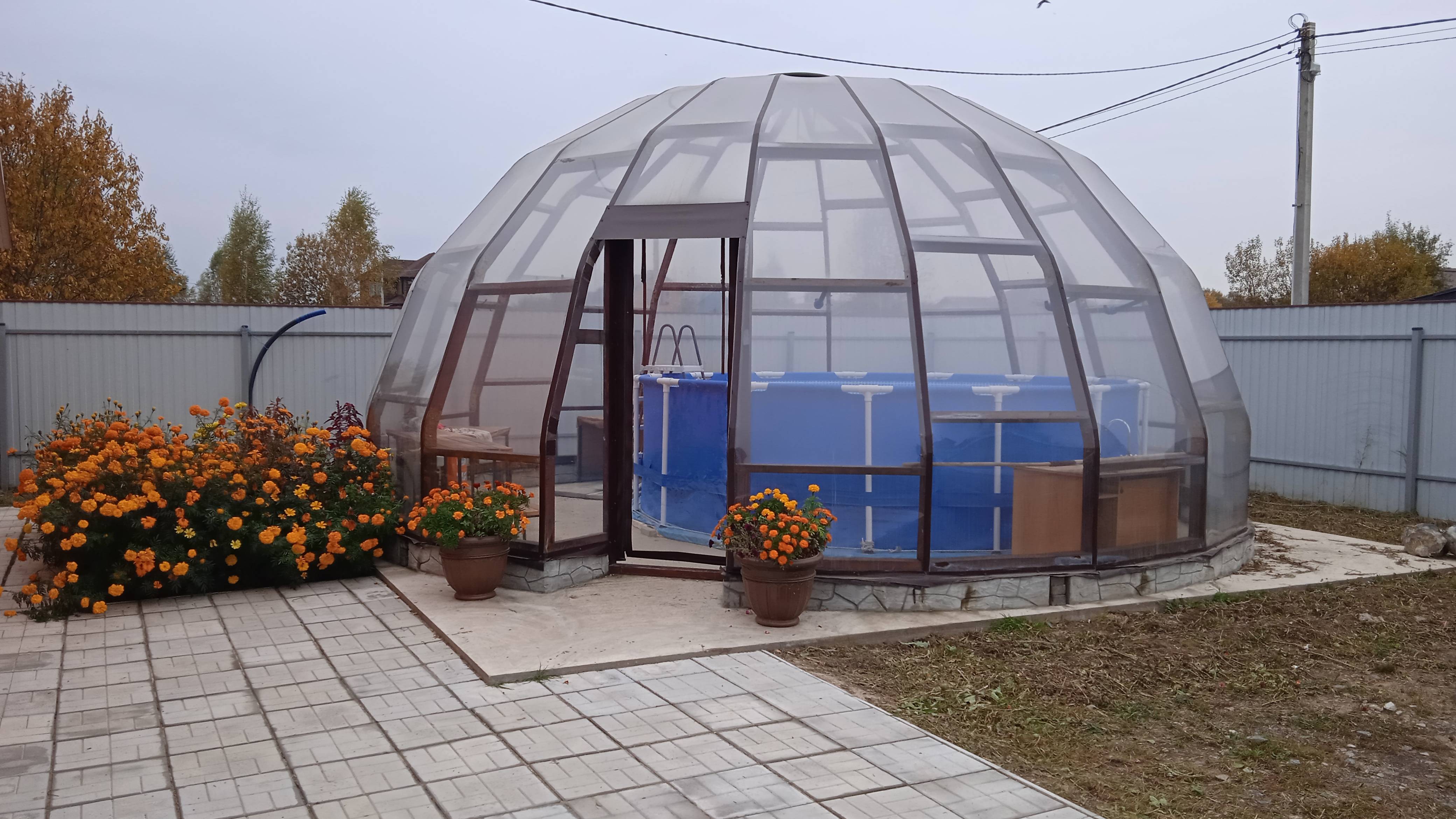 Купол над бассейном