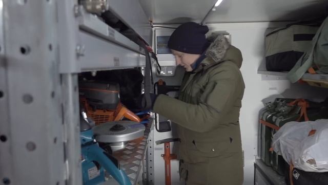 КАМАЗ супермен: спальня, гаджеты, кран, кухня, метеостанция!  Вездеход автодом МЧС! #ДорогоБогато