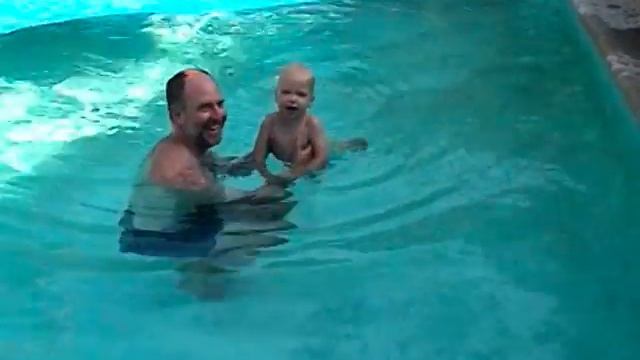Henry Diving Into Pool at 22 Months смотреть онлайн