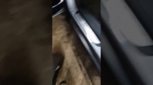 Geely Atlas Pro снятие накладок порога.