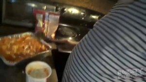 Злой дед готовит лазанью