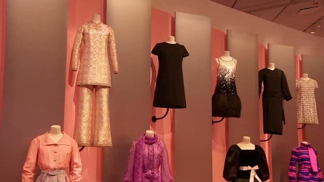 Denver Art Museum Exhibit Showcases Decades Of Fashion From Peck Couple's Perspective смотреть онлайн