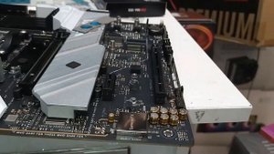 Резиновые ноги и пеньки против изгиба одностороннего SSD M2 в двухстороннем радиаторе ASUS X670E-A