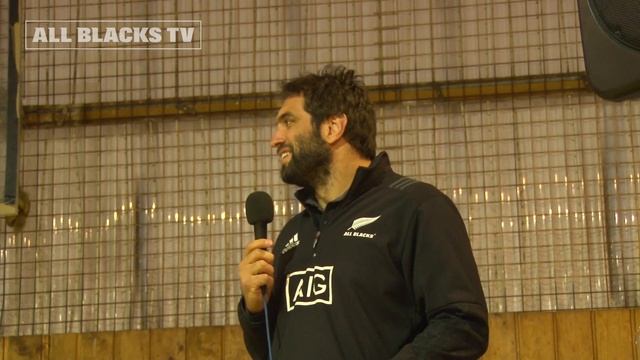 The All Blacks pay a visit to 200 junior rugby players смотреть онлайн