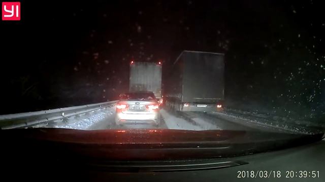 Фура не осилила обгон по встречке