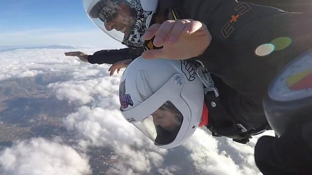 7 years old Skydive tandem at SKYDIVEATTICA Athens Greece смотреть онлайн