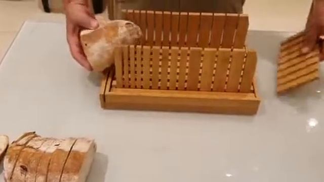 Premium Bamboo Foldable Bread Slicer смотреть онлайн