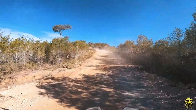 Qué FÁCIL lo hace la APRILIA TUAREG 660 en CAMPO