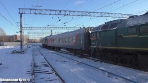 Тепловозы М62-1580 и ДМ62-1852 с пассажирским вагоном