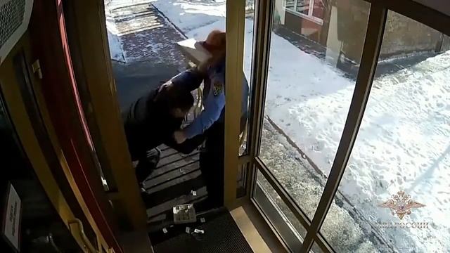 Полиция задержала троих шелеховчан за вооруженное ограбление ювелирного магазина смотреть онлайн