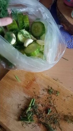 Солёные🧂 огурчики 🥒и горбуша 🐟