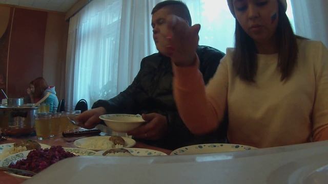 Гороховый? вот так мы едим. А где половник-то? смотреть онлайн