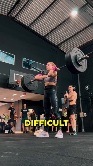 Everyone Stopped To Watch Her Accomplishment (@ rafaelalise) смотреть онлайн