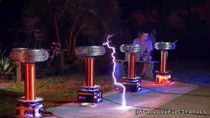 AC/DC в исполнении катушек Тесла.