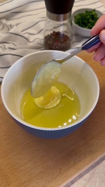 Запечений багет з часником та зеленню 🥖🧄🌿 Дуже смачна закуска 😉 Instagram: nata.cooking смотреть онлайн